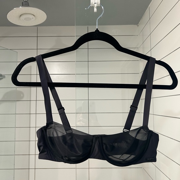 SKIMS Unlined Balconette Bra - Picture 1 of 6